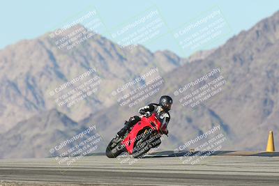 media/Dec-01-2025-Moto Forza (Mon) [[2daa91e15f]]/3-Beginner Group/Session 4 Turn 9/